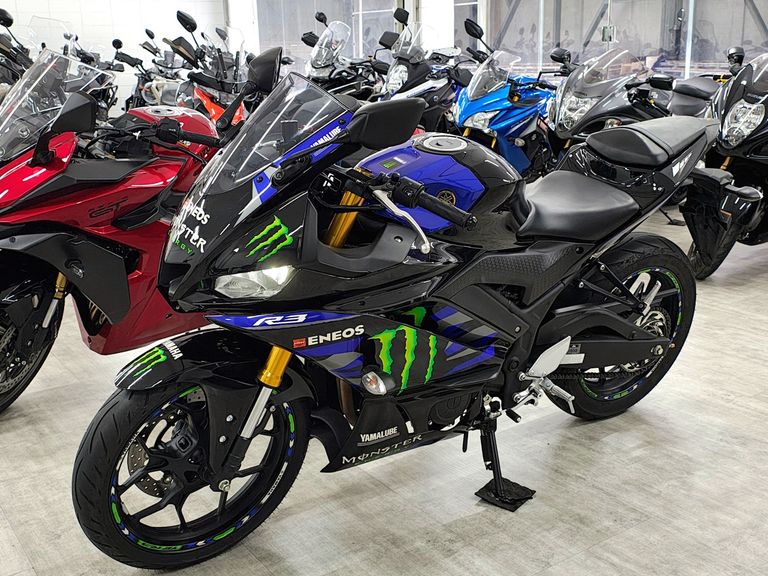 YAMAHA YZF R-3 321/ABS