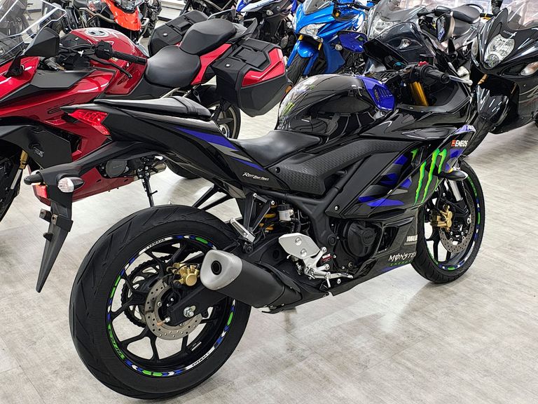 YAMAHA YZF R-3 321/ABS