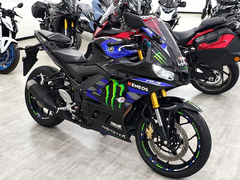 YAMAHA YZF R-3 321/ABS