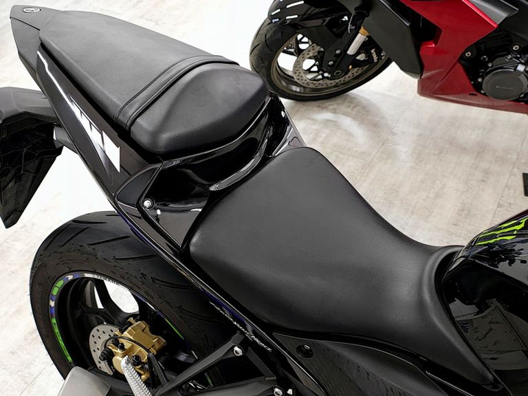 YAMAHA YZF R-3 321/ABS