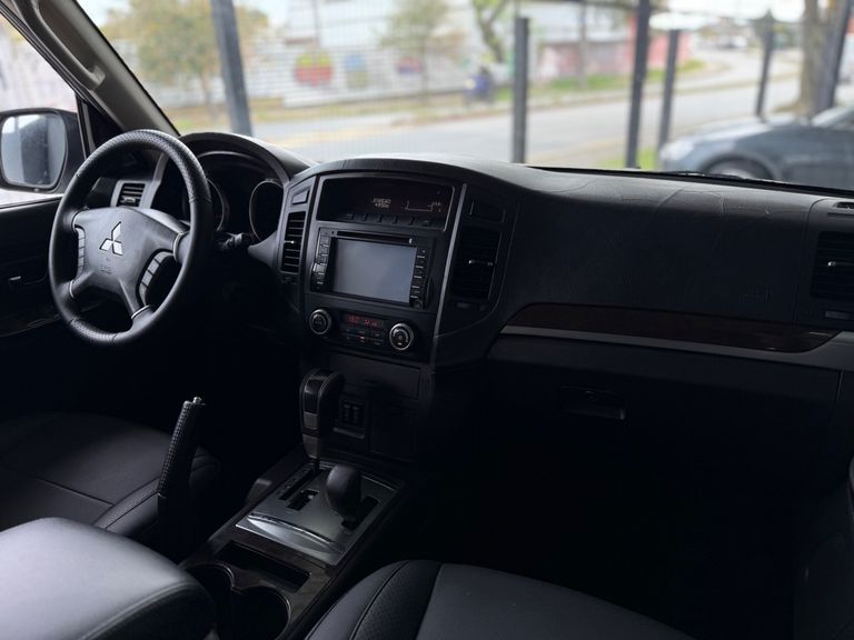 Mitsubishi Pajero HPE Full 3.2 4x4 T.I.Dies. 5p Aut