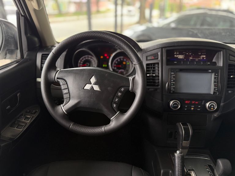 Mitsubishi Pajero HPE Full 3.2 4x4 T.I.Dies. 5p Aut
