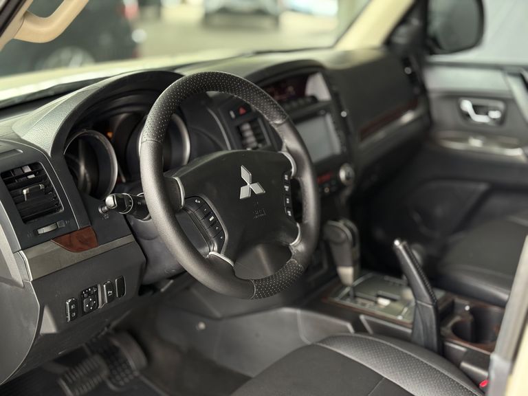 Mitsubishi Pajero HPE Full 3.2 4x4 T.I.Dies. 5p Aut
