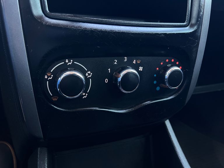 Renault SANDERO Authentique Hi-Flex 1.0 16V 5p