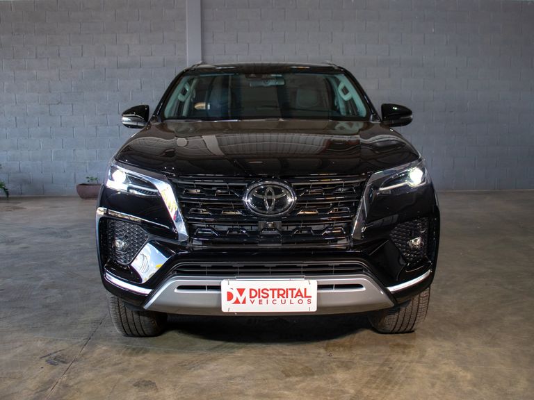 Toyota Hilux SW4 SRX 4x4 2.8 TDI 16V Dies. Aut.