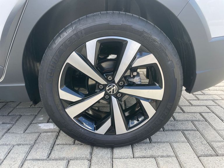 VolksWagen Nivus Highline 1.0 200 TSI Flex Aut.