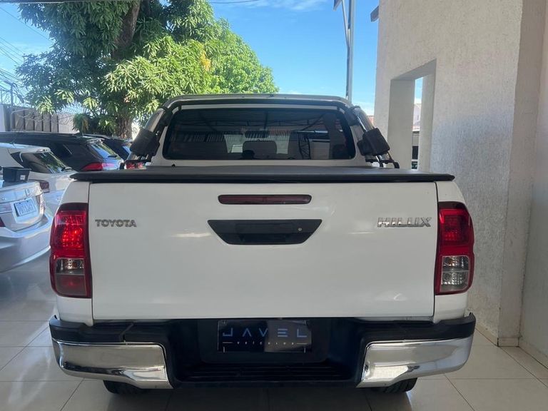 Toyota Hilux CD 4x4 2.8 Diesel Mec.