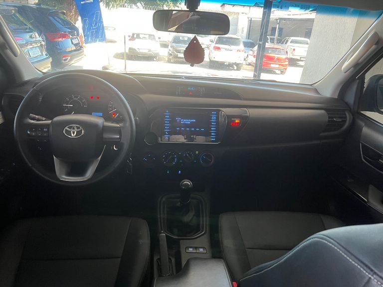 Toyota Hilux CD 4x4 2.8 Diesel Mec.