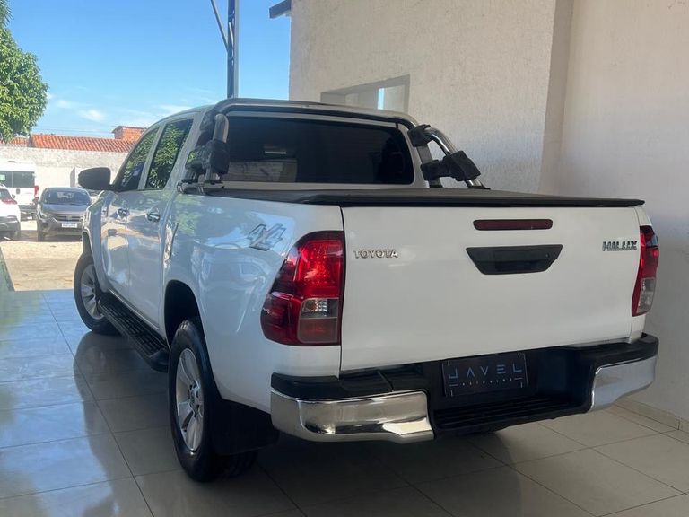 Toyota Hilux CD 4x4 2.8 Diesel Mec.