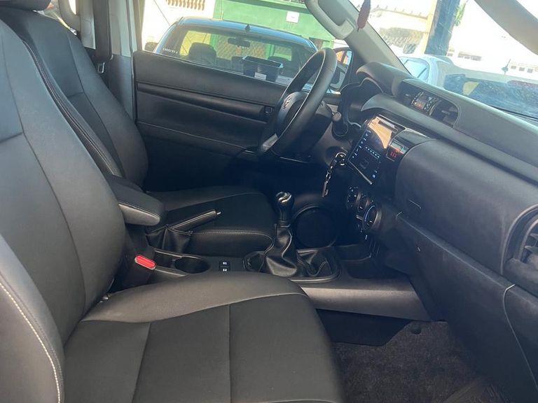 Toyota Hilux CD 4x4 2.8 Diesel Mec.