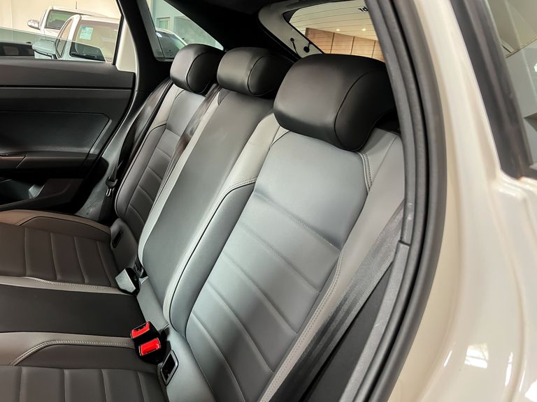 VolksWagen Nivus Highline 1.0 200 TSI Flex Aut.