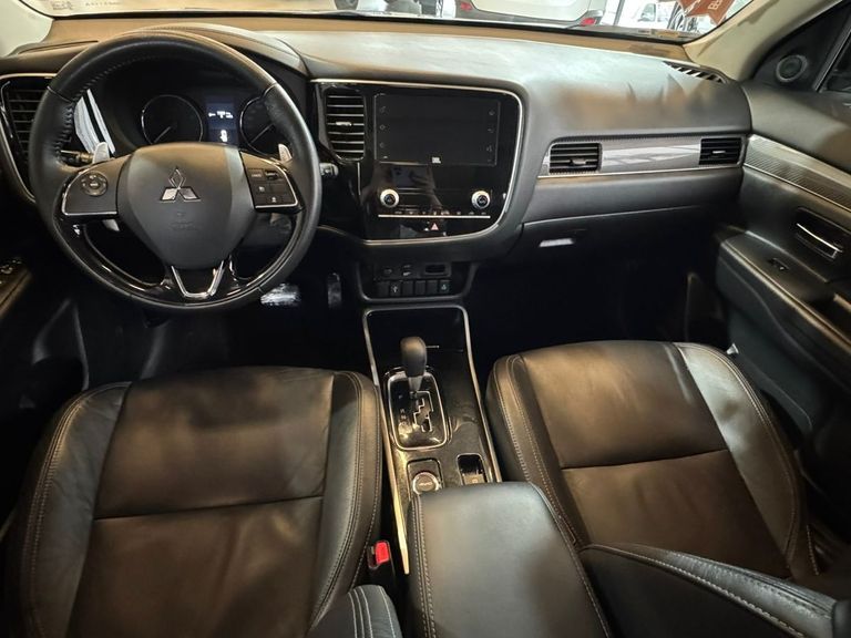 Mitsubishi OUTLANDER HPE-S 3.0 V6 4x4 5p Aut.