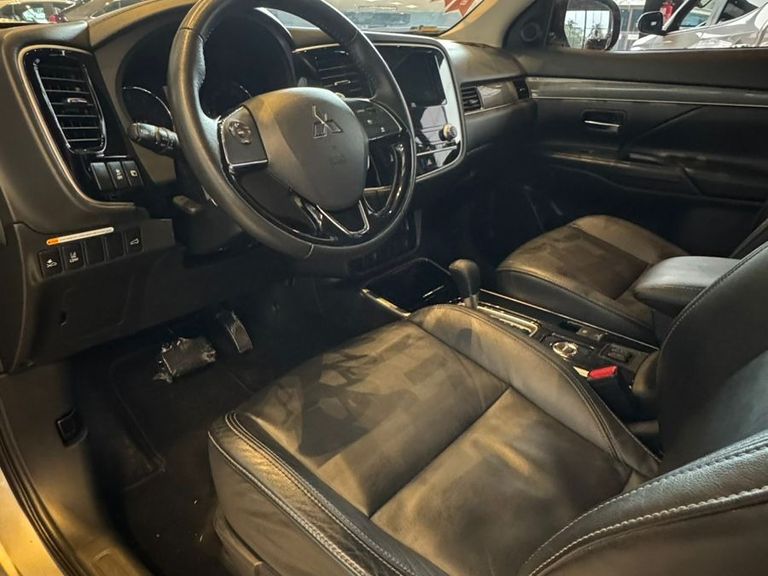 Mitsubishi OUTLANDER HPE-S 3.0 V6 4x4 5p Aut.