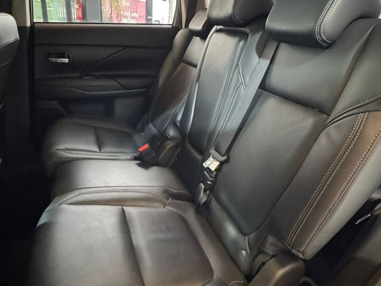 Mitsubishi OUTLANDER HPE-S 3.0 V6 4x4 5p Aut.