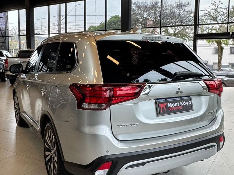 Mitsubishi OUTLANDER HPE-S 3.0 V6 4x4 5p Aut.