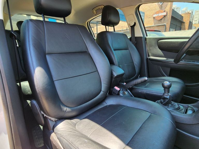 Citroën C4 GLX 2.0 Flex 16V 5p Mec.