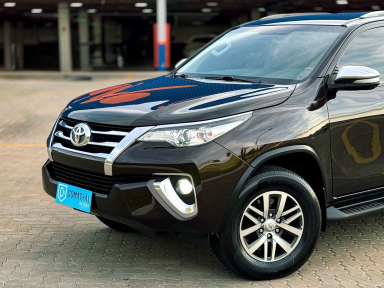 Toyota Hilux SW4 SR 4x2 2.7/ 2.7 Flex 16V Aut.