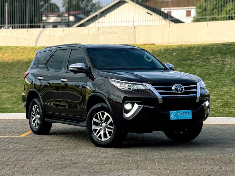 Toyota Hilux SW4 SR 4x2 2.7/ 2.7 Flex 16V Aut.