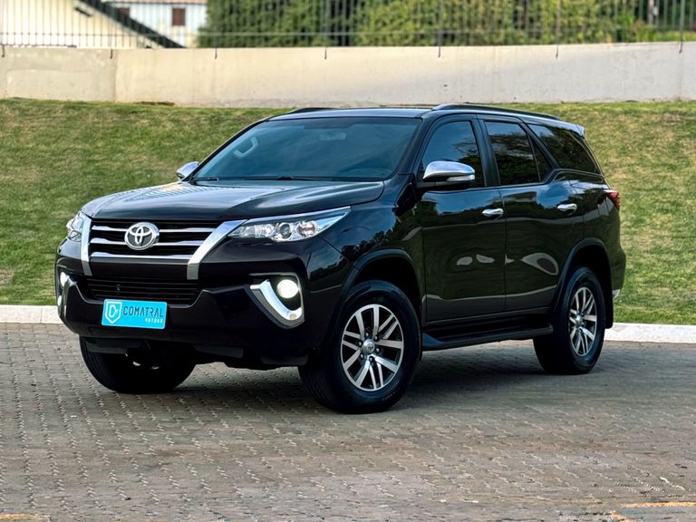 Toyota Hilux SW4 SR 4x2 2.7/ 2.7 Flex 16V Aut.