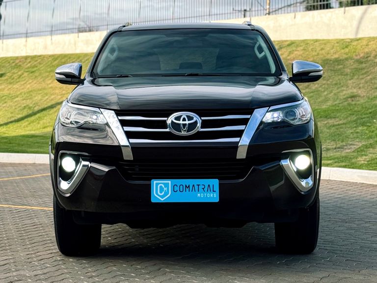 Toyota Hilux SW4 SR 4x2 2.7/ 2.7 Flex 16V Aut.