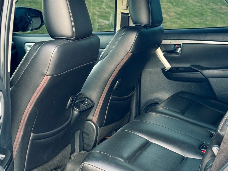Toyota Hilux SW4 SR 4x2 2.7/ 2.7 Flex 16V Aut.