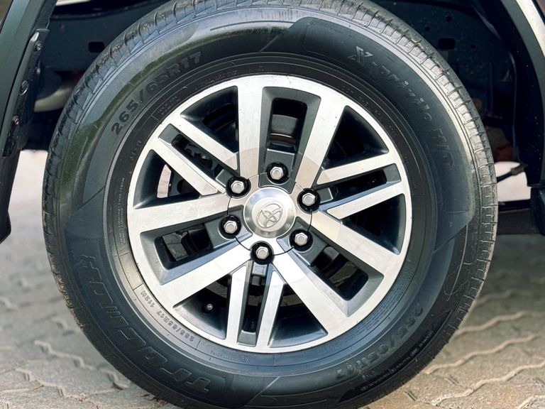 Toyota Hilux SW4 SR 4x2 2.7/ 2.7 Flex 16V Aut.