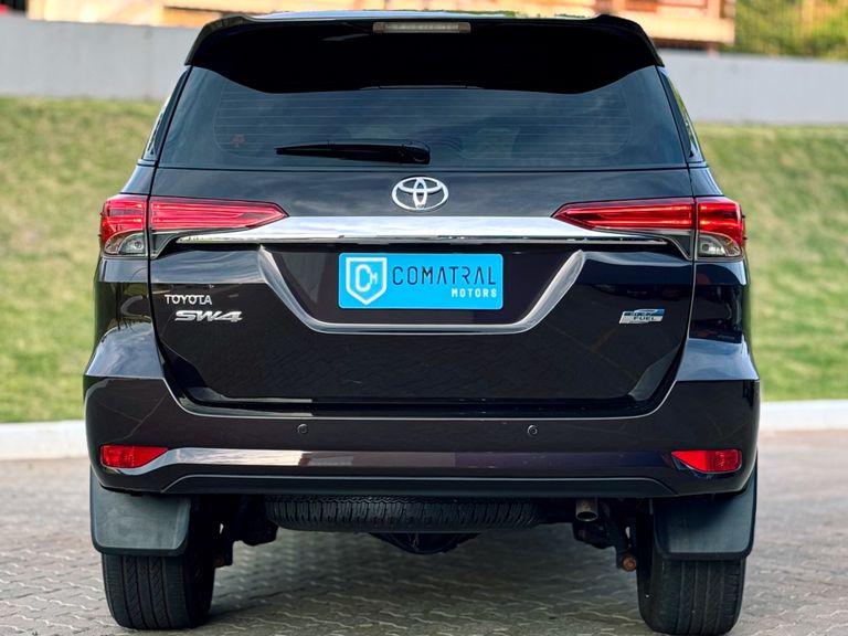 Toyota Hilux SW4 SR 4x2 2.7/ 2.7 Flex 16V Aut.