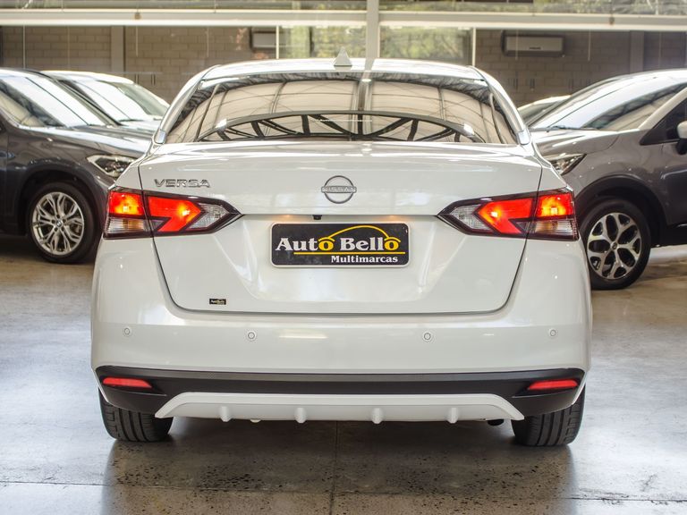 Nissan VERSA Advance 1.6 16V Flex Aut.