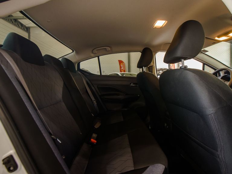 Nissan VERSA Advance 1.6 16V Flex Aut.