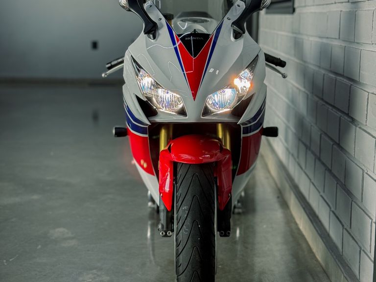HONDA CBR 1000 RR Fireblade