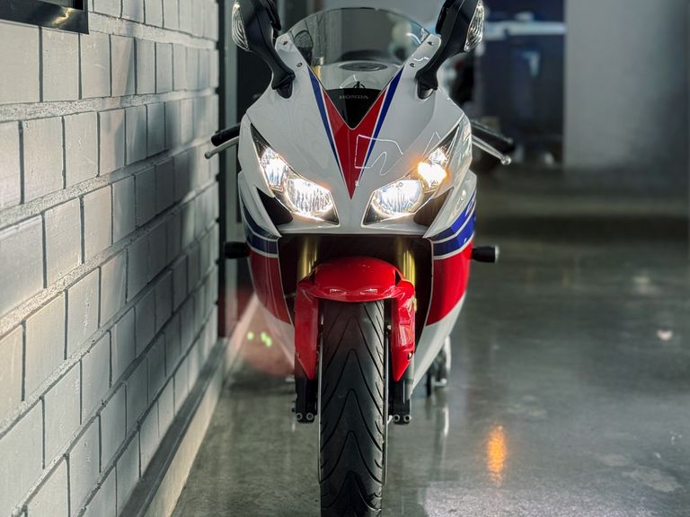HONDA CBR 1000 RR Fireblade