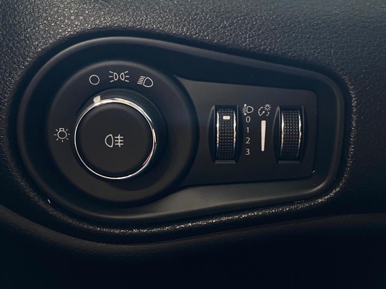 Jeep Renegade 1.8 4x2 Flex 16V Aut.