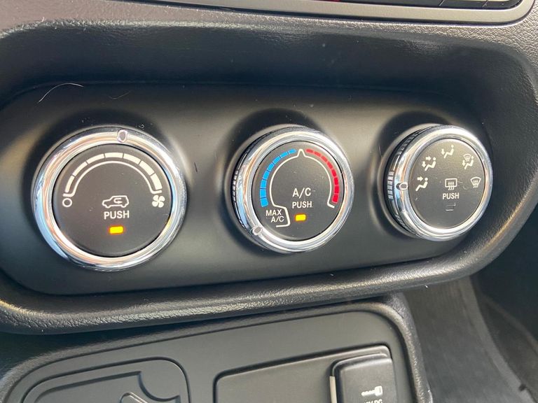 Jeep Renegade 1.8 4x2 Flex 16V Aut.