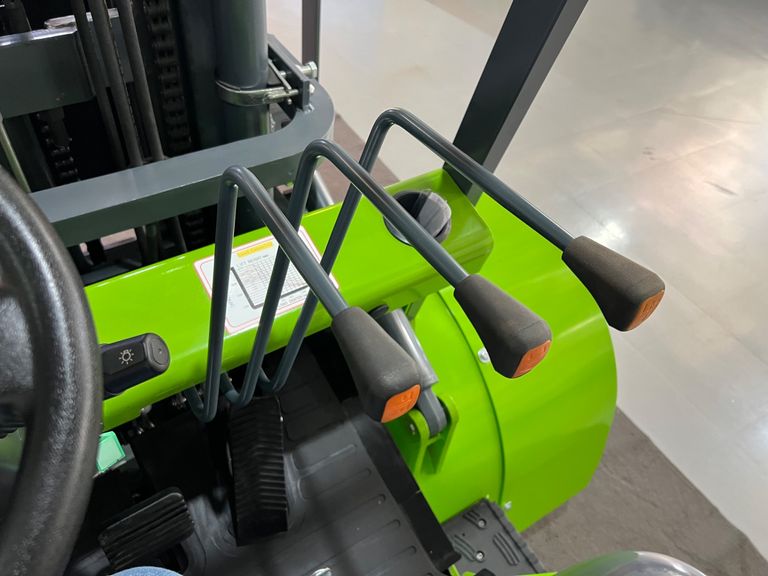 JAC Elétrica 4 Toneladas triplex torre 7M Lithium - Lítio