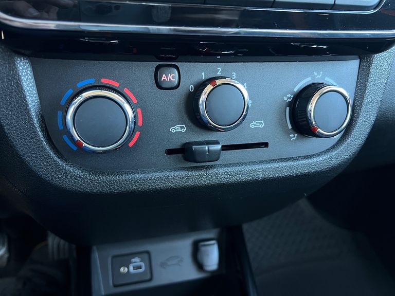 Renault KWID OUTSIDER 1.0 Flex 12V 5p Mec.