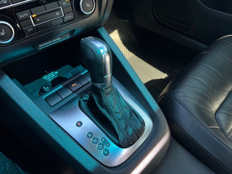 Volkswagen VW jetta Highline TSI 2.0 DSG