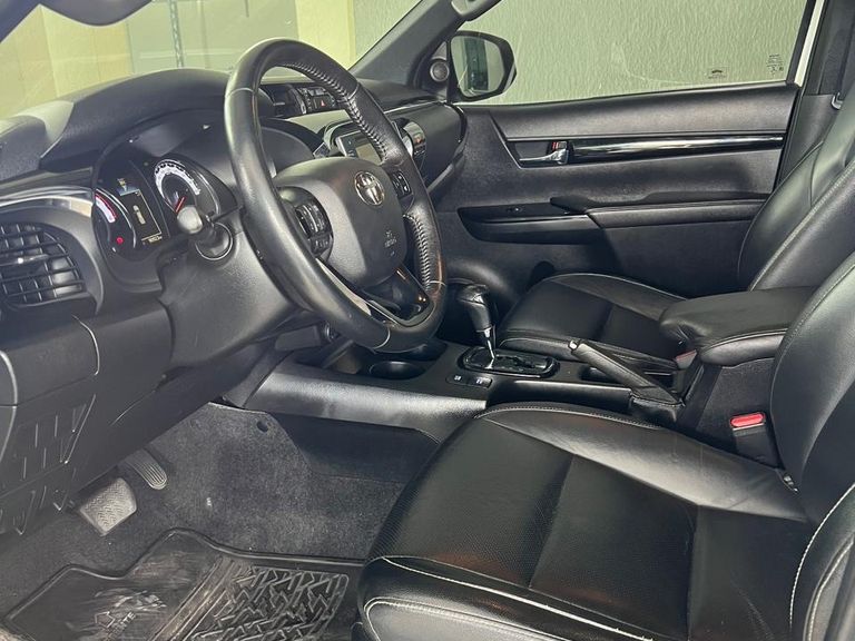 Toyota Hilux CD SRX 4x4 2.8 TDI 16V Diesel Aut.