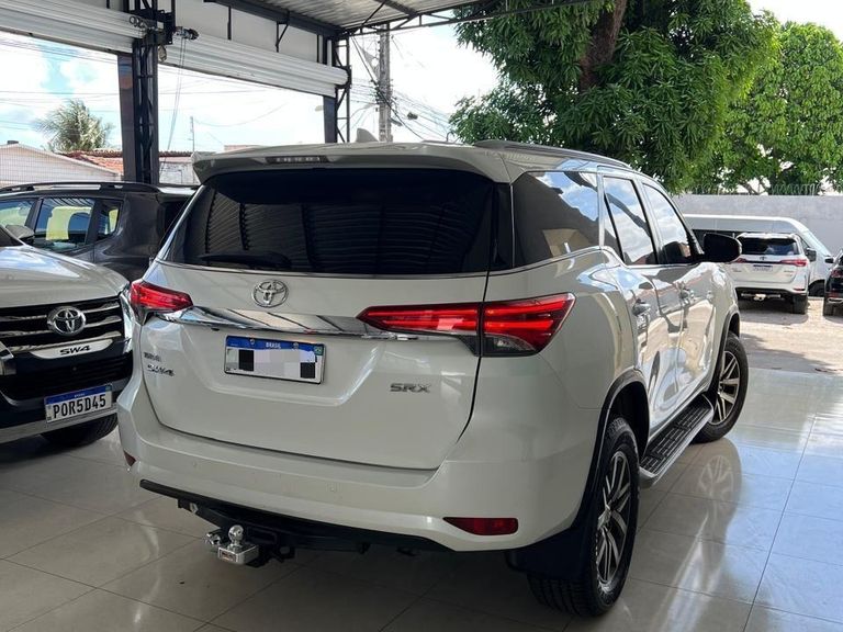 Toyota Hilux SW4 SRX 4x4 2.8 TDI 16V Dies. Aut.