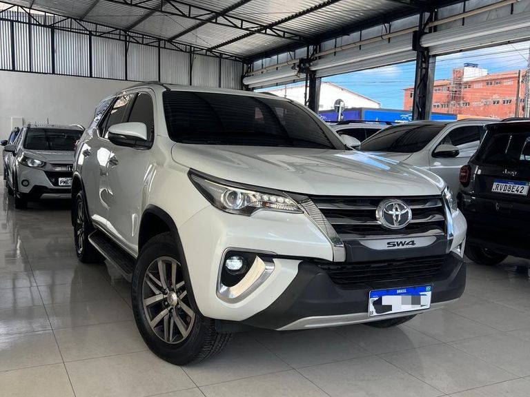 Toyota Hilux SW4 SRX 4x4 2.8 TDI 16V Dies. Aut.