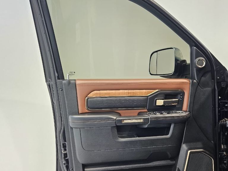 RAM 3500 LIMITED LONGHORN 6.7 TB CD Diesel