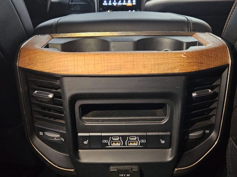 RAM 3500 LIMITED LONGHORN 6.7 TB CD Diesel