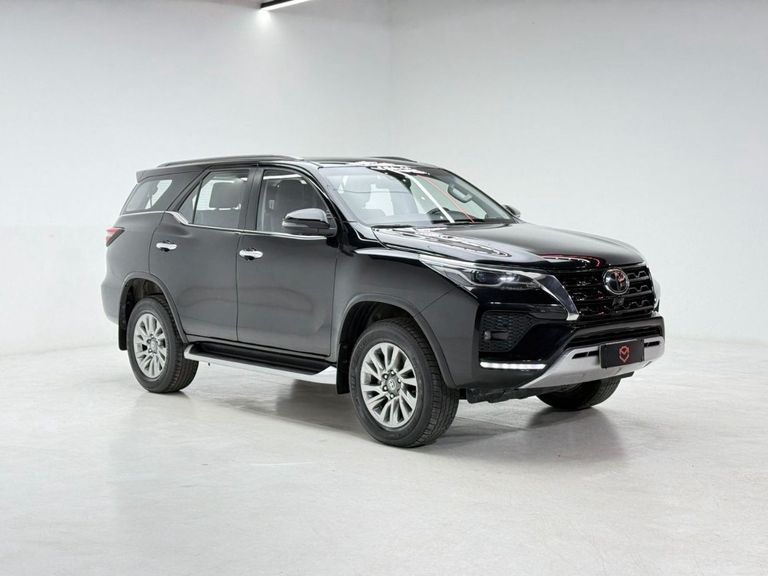 Toyota Hilux SW4 SRX 4x4 2.8 TDI 16V Dies. Aut.