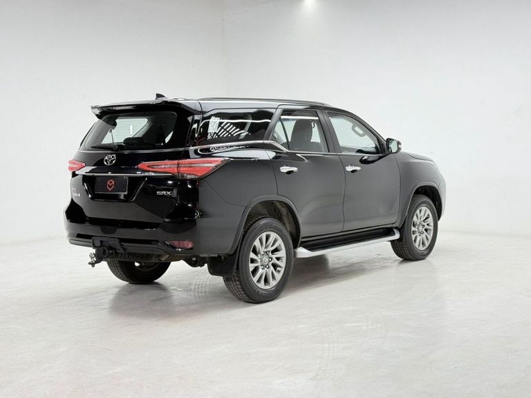 Toyota Hilux SW4 SRX 4x4 2.8 TDI 16V Dies. Aut.