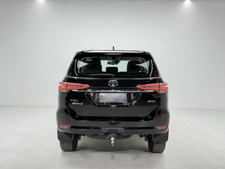 Toyota Hilux SW4 SRX 4x4 2.8 TDI 16V Dies. Aut.