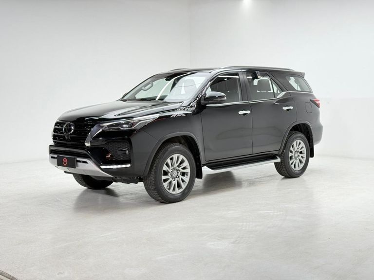 Toyota Hilux SW4 SRX 4x4 2.8 TDI 16V Dies. Aut.