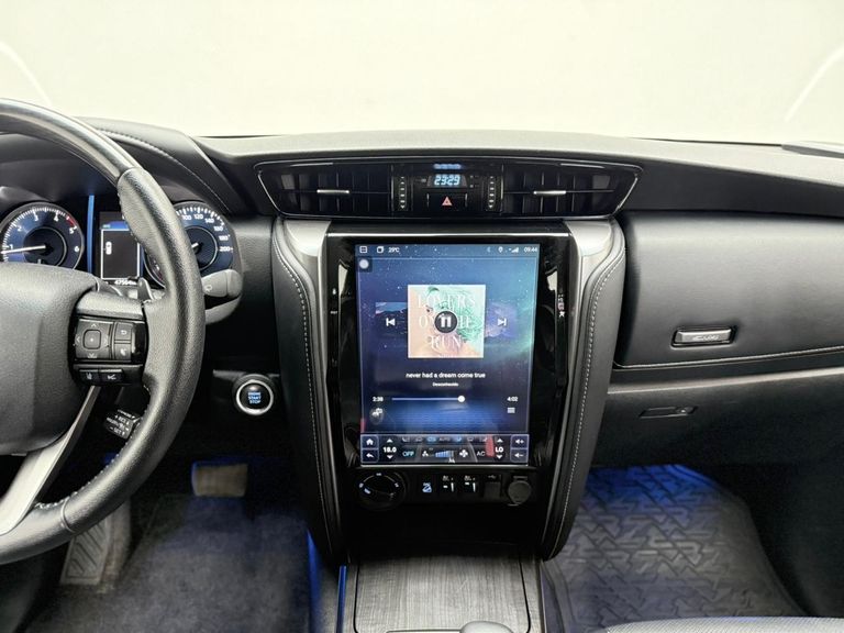 Toyota Hilux SW4 SRX 4x4 2.8 TDI 16V Dies. Aut.