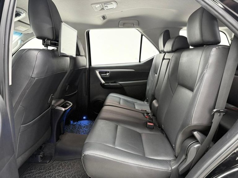 Toyota Hilux SW4 SRX 4x4 2.8 TDI 16V Dies. Aut.