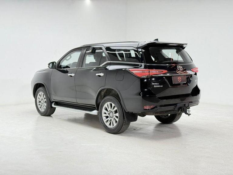 Toyota Hilux SW4 SRX 4x4 2.8 TDI 16V Dies. Aut.