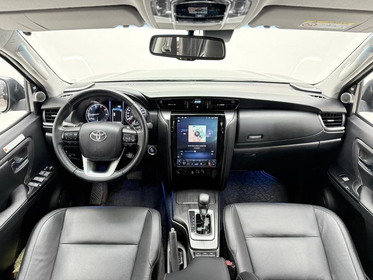 Toyota Hilux SW4 SRX 4x4 2.8 TDI 16V Dies. Aut.