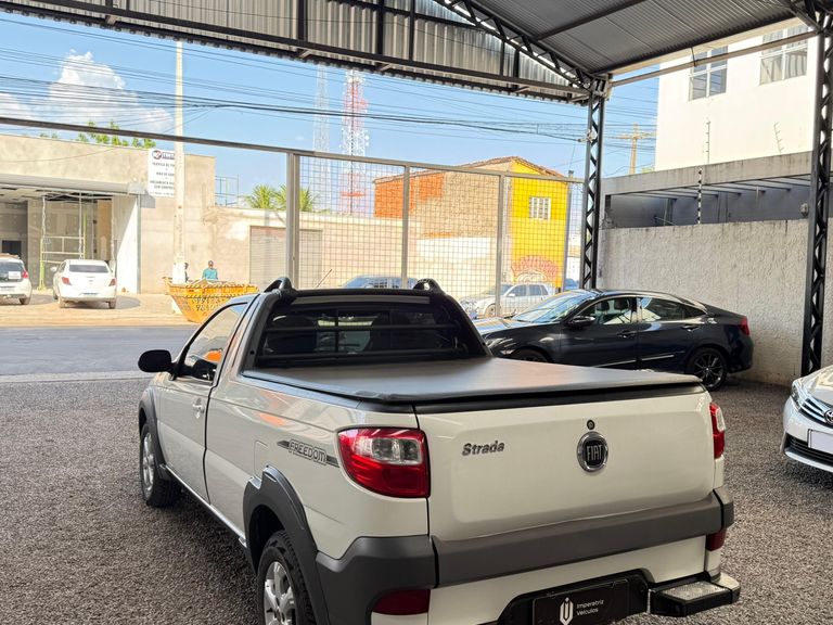 Fiat Strada Freedom 1.4 Flex 8V CS